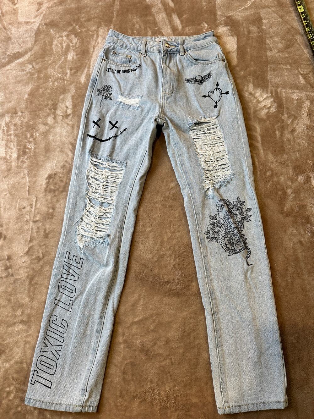 Adika Distressed Graphic Straight Leg Jeans Light Wash Women's XS
